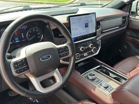 Used 2023 Ford Expedition Limited AWD/4WD image 13