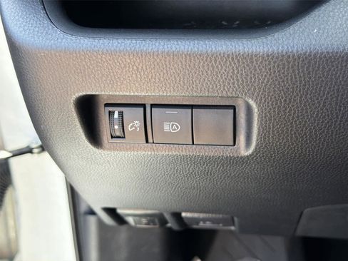 Used 2022 Toyota RAV4 XLE FWD image 38