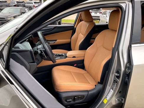 Used 2024 Lexus NX 250 FWD image 7