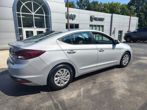 Used 2020 Hyundai Elantra SE FWD image 10