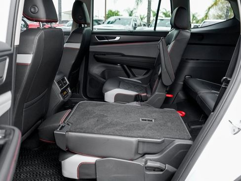 Used 2025 Volkswagen Atlas Peak Edition SE image 39