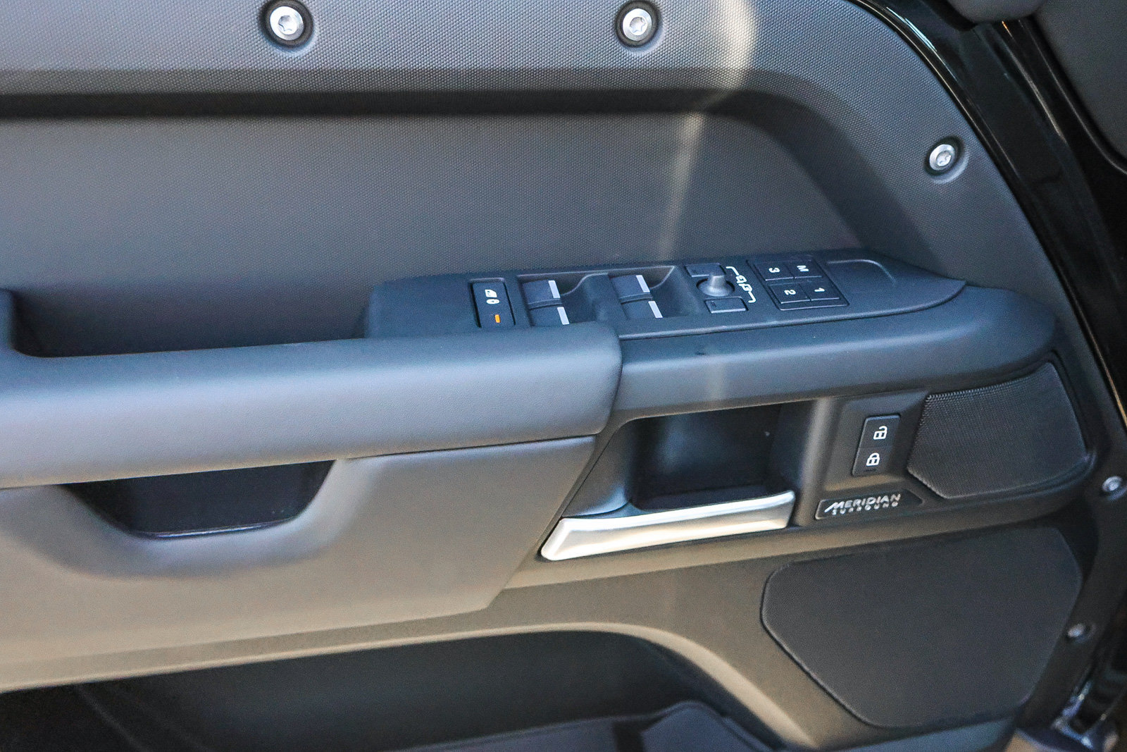 New 2026 Land Rover Defender 110 X-Dynamic SE AWD/4WD image 28