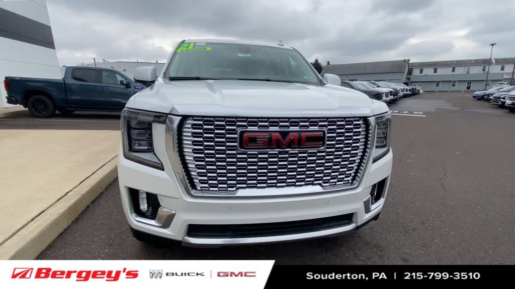 Used 2021 GMC Yukon Denali w/ Denali Premium Package AWD/4WD image 3