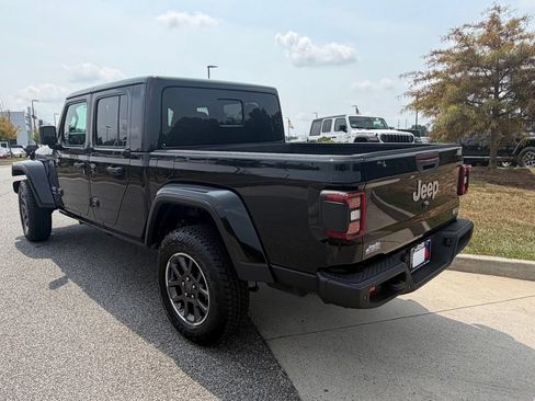 Used 2020 Jeep Gladiator Overland AWD/4WD image 2