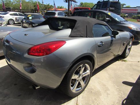 Used 2007 Pontiac Solstice Convertible w/ Premium Package image 4