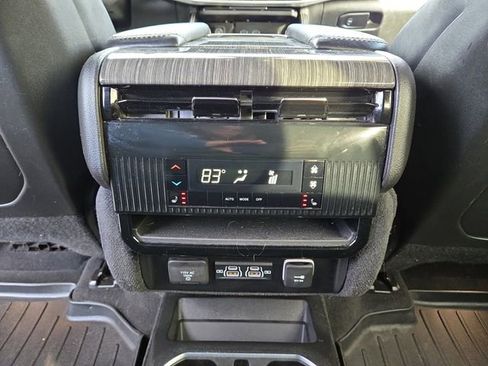 Used 2022 Jeep Wagoneer Series III w/ Flexible Seating Group image 15