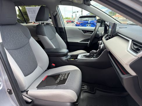 Used 2021 Toyota RAV4 XLE w/ Carpet Mat Package (TMS) AWD/4WD image 13