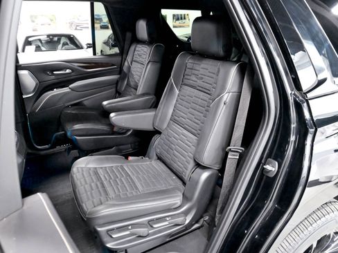 Used 2023 Cadillac Escalade Sport Platinum w/ LPO, ONYX Package AWD/4WD image 13