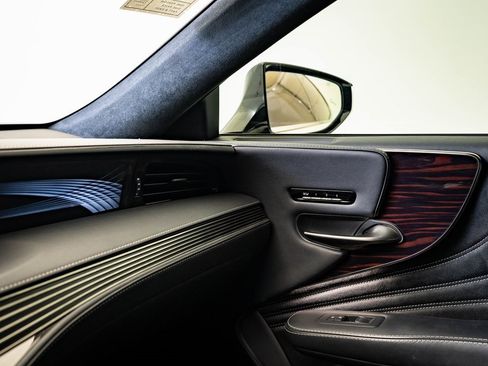 Used 2019 Lexus LS 500 AWD image 34