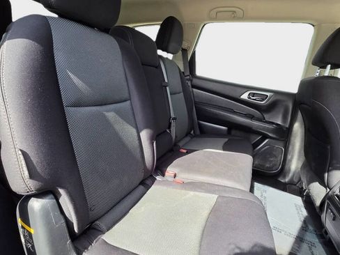 Used 2019 Nissan Pathfinder SV image 15