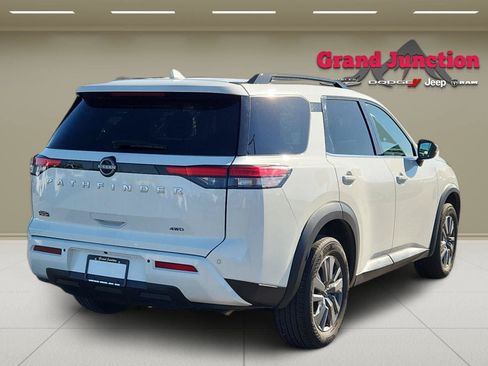 Used 2025 Nissan Pathfinder SV AWD/4WD image 4