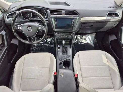 Used 2020 Volkswagen Tiguan SE w/ Panoramic Sunroof Package FWD image 27