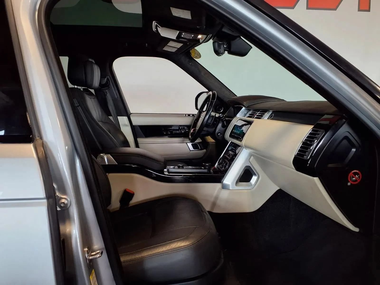 Used 2018 Land Rover Range Rover Supercharged AWD/4WD image 12