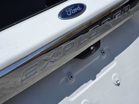 Used 2023 Ford Explorer XLT w/ Equipment Group 202A RWD image 10