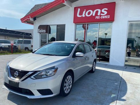 Used 2019 Nissan Sentra S FWD image 2