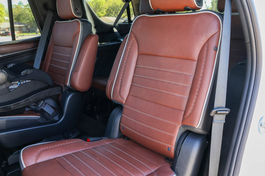 Used 2023 GMC Yukon Denali Ultimate AWD/4WD image 19