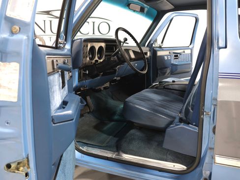 Used 1987 GMC Suburban 2WD image 81