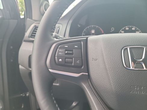 Used 2025 Honda Ridgeline Sport image 13