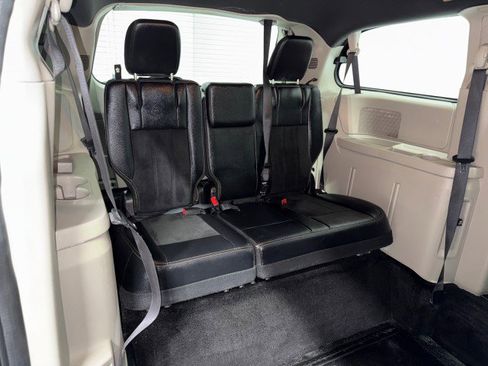 Used 2017 Dodge Grand Caravan SXT image 30