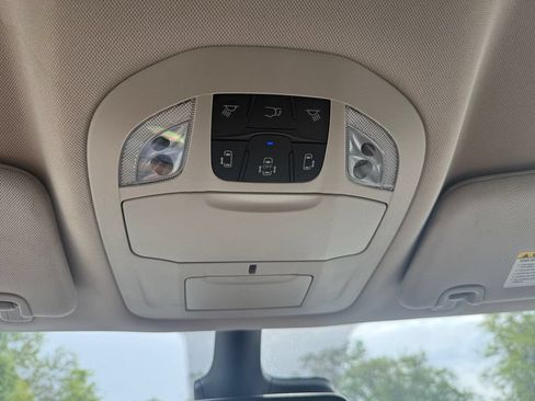 Used 2023 Chrysler Voyager LX FWD image 25