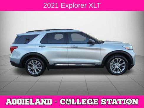 Used 2021 Ford Explorer XLT w/ Equipment Group 202A image 2