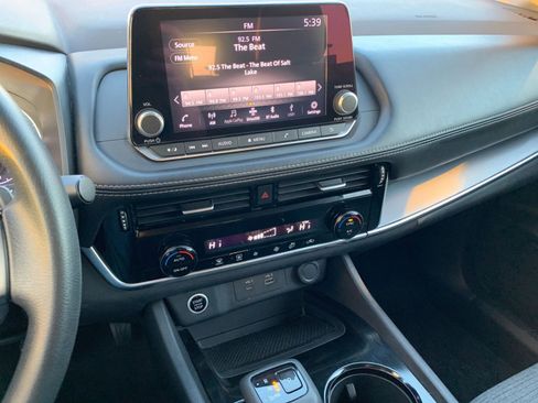 Used 2022 Nissan Rogue SV image 18