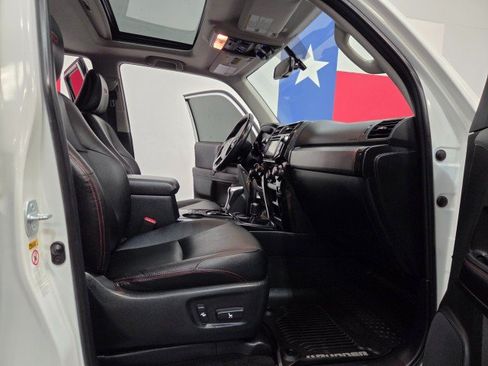 Used 2017 Toyota 4Runner TRD Off-Road Premium AWD/4WD image 8