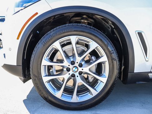 Used 2023 BMW X5 xDrive40i w/ Luxury Seating Package image 14