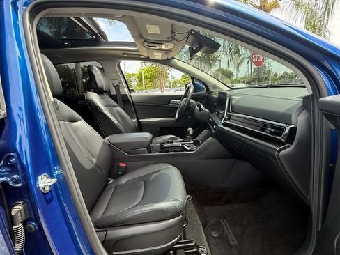 Used 2025 Kia Sportage EX w/ Premium Package FWD image 17