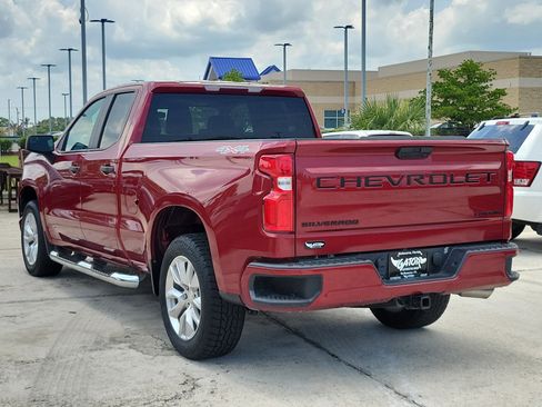 Used 2020 Chevrolet Silverado 1500 Custom w/ Custom Value Package AWD/4WD image 3