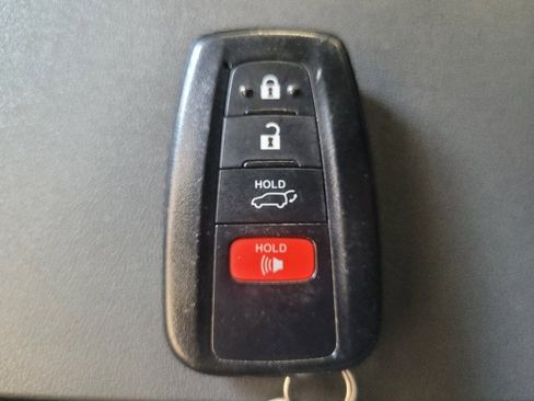Used 2021 Toyota Highlander XSE FWD image 32