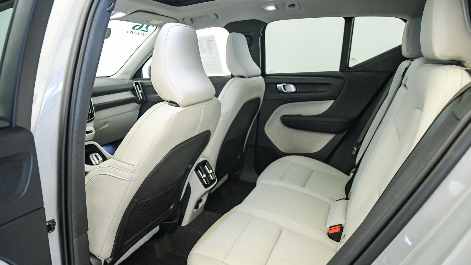 Certified 2026 Volvo XC40 B5 Plus w/ Protection Package Premier AWD/4WD image 19