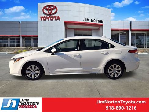 Used 2021 Toyota Corolla LE image 5