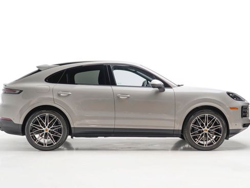 Used 2024 Porsche Cayenne Coupe AWD/4WD image 7
