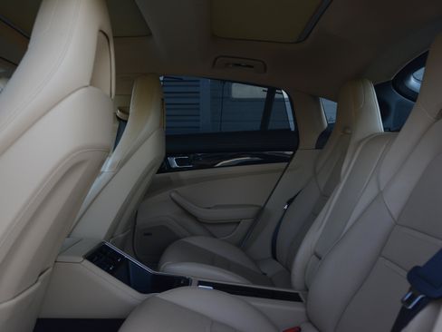 Certified 2018 Porsche Panamera 4 AWD/4WD image 30