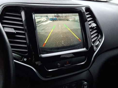 Used 2019 Jeep Cherokee Limited w/ Luxury Group image 20