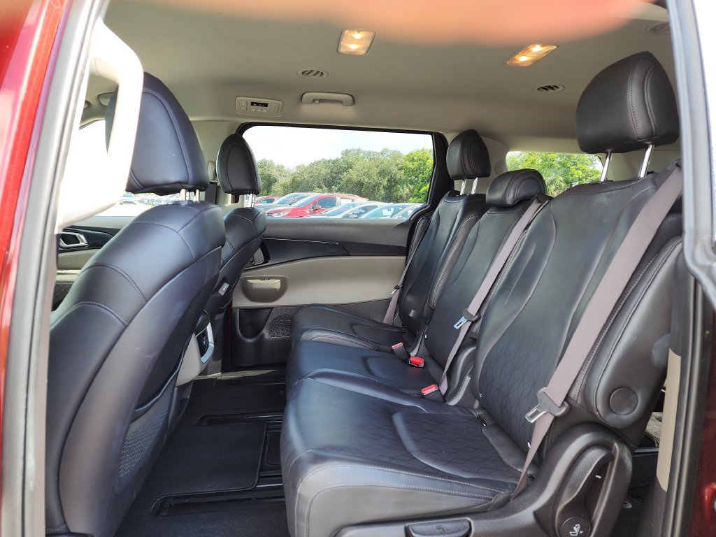 Used 2025 Kia Carnival FWD image 19
