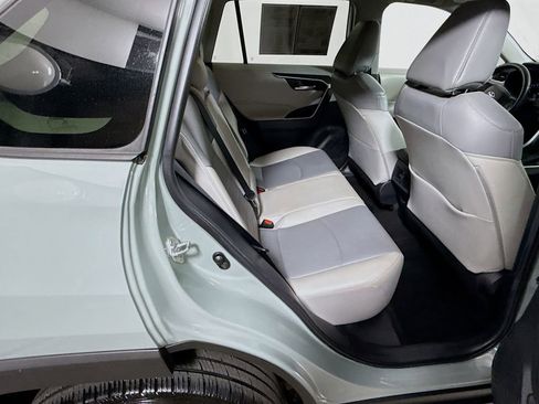 Used 2020 Toyota RAV4 XLE Premium image 28