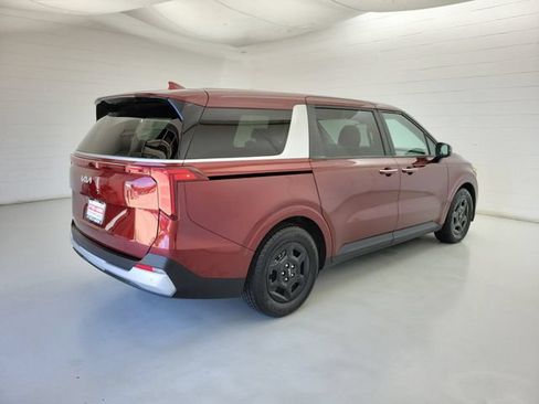 Used 2025 Kia Carnival FWD image 5