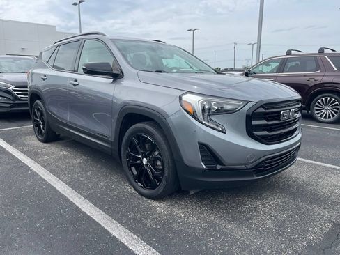 Used 2019 GMC Terrain SLE w/ Driver Convenience Package FWD image 3
