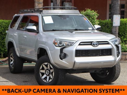 Used 2020 Toyota 4Runner TRD Off-Road AWD/4WD image 2