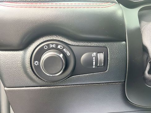 Used 2025 Dodge Durango GT image 17