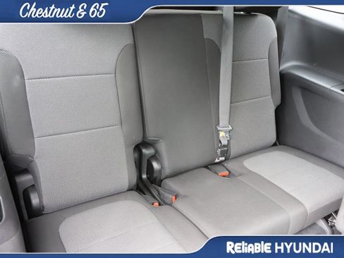 Used 2023 Chevrolet Traverse LT FWD image 14
