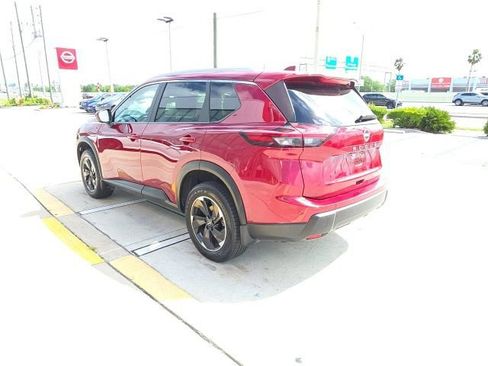 Used 2025 Nissan Rogue SV w/ SV Premium Package image 6