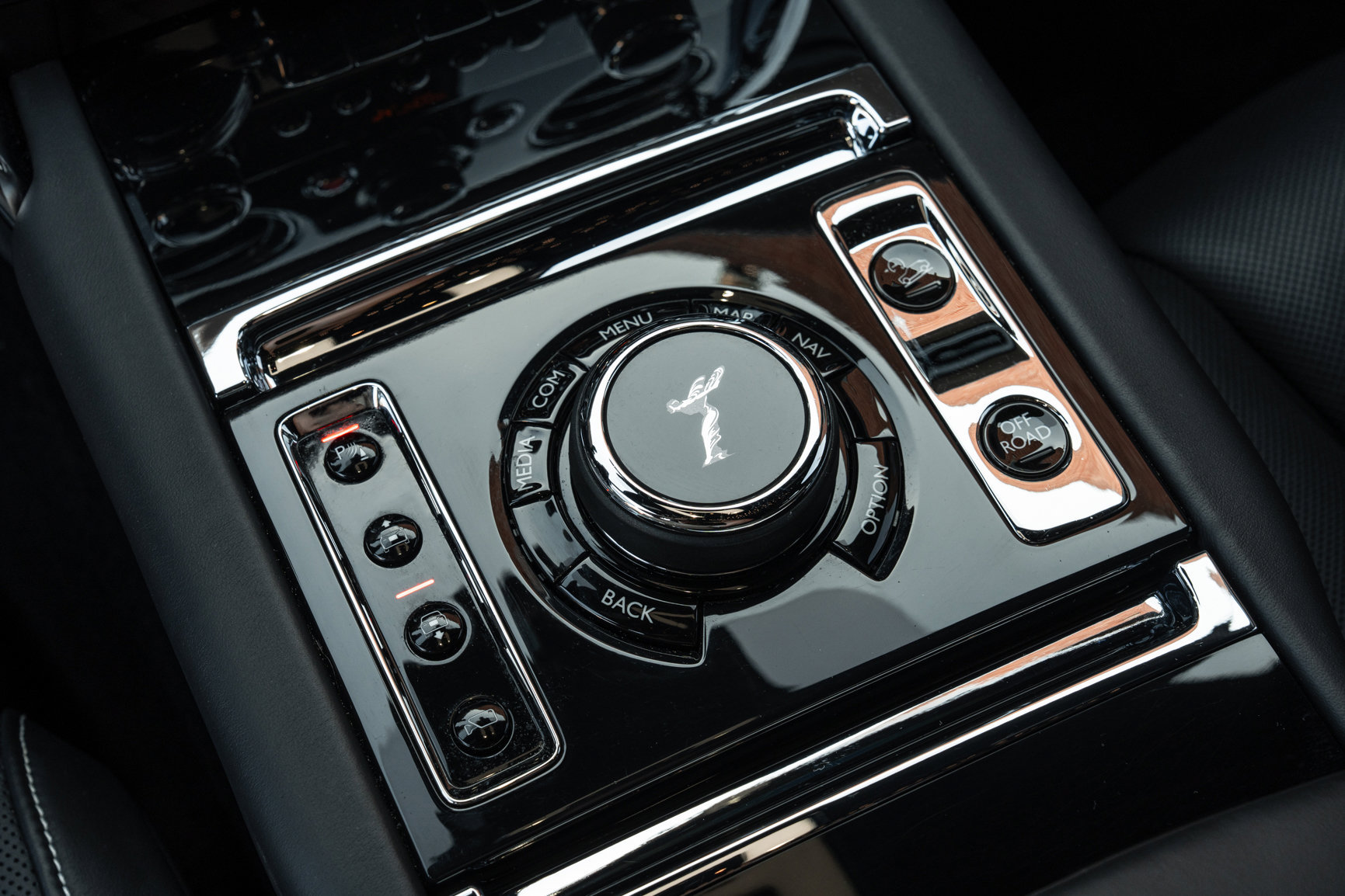 Used 2024 Rolls-Royce Cullinan AWD/4WD image 30