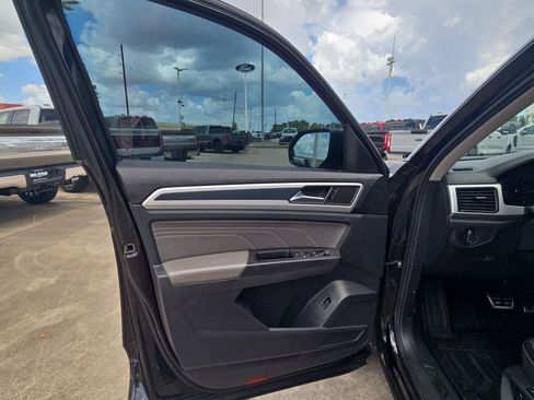 Used 2023 Volkswagen Atlas SEL R-Line AWD/4WD image 13
