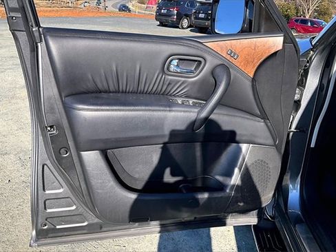 Used 2023 Nissan Armada SL w/ Captain's Chairs Package image 9