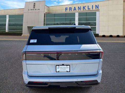 New 2025 Lincoln Navigator Reserve w/ Jet Appearance Package AWD/4WD image 6
