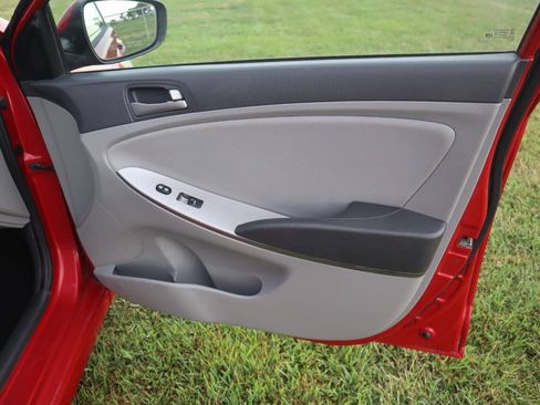 Used 2017 Hyundai Accent SE FWD image 25