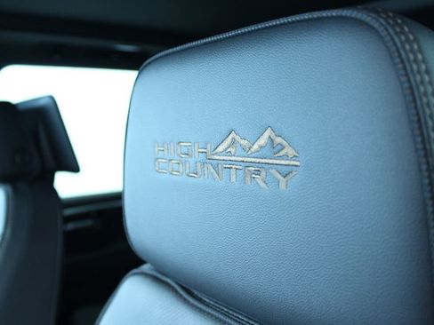 New 2026 Chevrolet Suburban High Country AWD/4WD image 22